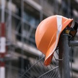 Les salaires dans la construction doivent augmenter, estime le syndicat SCIV qui a mené une action vendredi à Crans-Montana. (Image d'illustration). KEYSTONE/CHRISTIAN BEUTLER